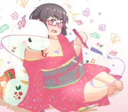  1girl arm_support barefoot blush breasts brown_hair closed_mouth commentary_request forked_tongue glasses gradient_background head_tilt highres holding holding_marker holding_with_tail japanese_clothes kimono marker medium_breasts open_mouth original pink_background prehensile_tail red-framed_eyewear snake solo tail thick_thighs thighs tongue wahoo_2121 