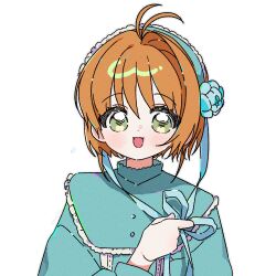  1girl ahoge alternate_costume aqua_hairband blush brown_hair cardcaptor_sakura green_eyes hairband highres kinomoto_sakura looking_at_viewer open_mouth orange_hair short_hair simple_background smile solo white_background yalmyu 