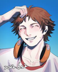  1boy asure_(asure_twi) blue_background blue_sky brown_hair closed_eyes collarbone facing_viewer fingernails grin hanamura_yousuke headphones headphones_around_neck highres male_focus persona persona_4 shirt short_hair sky smile solo upper_body white_shirt 