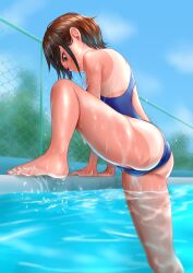  1girl ass barefoot blue_one-piece_swimsuit blue_sky brown_hairband chain-link_fence cloud commentary_request competition_swimsuit day feet_out_of_frame fence hairband highleg highleg_one-piece_swimsuit highres one-piece_swimsuit original outdoors short_hair sky solo swimsuit tan tanline uriens water wet 
