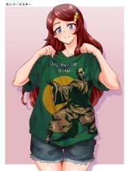  1girl blue_eyes blush brown_hair clothes_pull collarbone denim denim_shorts green_shirt hair_ornament hairclip head_tilt highres jazz_kawa_sodom jet_li jikkyou_powerful_pro_yakyuu large_variant_set long_hair once_upon_a_time_in_china power_pro_appli shirt shirt_pull shorts smile solo swept_bangs t-shirt tatehashi_minato torn_clothes torn_shorts variant_set 