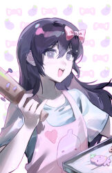  1girl :d alternate_eye_color alternate_hair_color apron aubrey_(headspace)_(omori) aubrey_(omori) black_hair blue_shirt blush bow bright_pupils character-themed_food character_background character_print chinese_commentary collarbone commentary_request czorimu double-parted_bangs fingernails grey_eyes hair_between_eyes hair_bow hand_up heart heart_print highres holding holding_rolling_pin holding_tray light_particles long_hair looking_at_viewer mr._plantegg_(omori) nail_(hardware) official_alternate_costume omori open_mouth outline pink_apron pink_bow pink_outline pinky_out purple_pupils rolling_pin shirt short_sleeves simple_background smile solo sparkle teeth tongue tray upper_body upper_teeth_only white_background 
