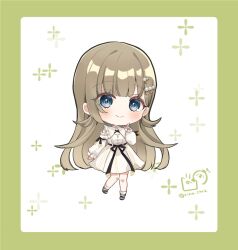  1girl :&gt; blue_eyes blue_shoes blush border brown_hair chibi closed_mouth commentary_request detached_sleeves dress frilled_sleeves frills green_border hanabusa_lisa long_hair long_sleeves looking_at_viewer puffy_long_sleeves puffy_sleeves rino_cnc shoes sleeveless sleeveless_dress sleeves_past_wrists socks solo standing standing_on_one_leg twitter_username very_long_hair virtual_youtuber vspo! white_background white_dress white_sleeves white_socks 
