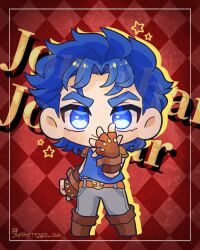  1boy argyle_background armor belt blue_eyes blue_hair boots character_name chibi commentary_request drop_shadow full_body gloves highres jojo_no_kimyou_na_bouken jojo_pose jonathan_joestar jonathan_joestar&#039;s_pose_(jojo) jupiterrr2022 looking_at_viewer male_focus pants parted_bangs partially_fingerless_gloves phantom_blood red_background short_hair shoulder_armor smile star_(symbol) thick_eyebrows 