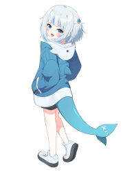  1girl :d absurdres animal_costume animal_hood black_shorts blue_eyes blue_hoodie blue_streaks blunt_bangs fang fins fish_tail from_behind gawr_gura grey_hair hair_ornament hands_in_pockets highres hololive hololive_english hood hoodie looking_at_viewer looking_back multicolored_hair open_mouth shark_costume shark_girl shark_hair_ornament shark_hood shark_tail shoes shorts sidelocks smile sneakers solo streaked_hair tail two_side_up ugaaaa1 virtual_youtuber white_background white_shoes 