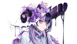  1girl absurdres black_hair black_horns capelet commentary_request flower higeji_(higeji404) highres hololive hololive_english horns long_hair looking_at_viewer multicolored_hair parted_lips purple_flower purple_hair purple_rose rose shiori_novella simple_background solo split-color_hair two-tone_hair virtual_youtuber white_background white_capelet yellow_eyes 