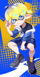 1boy absurdres black_shirt black_shoes black_shorts blonde_hair blue_eyes blue_shorts boots closed_mouth daziran_de_duqiyan dog_tags full_body gradient_hair hair_between_eyes highres hood hood_down inking inkling inkling_boy inkling_player_character jacket long_sleeves looking_at_viewer male_focus multicolored_hair nintendo pointy_ears shirt shoes short_hair shorts smile sneakers solo splatoon_(series) splatoon_2 tentacle_hair white_jacket 