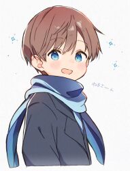  1boy :d black_coat blue_eyes blue_scarf brown_hair coat cropped_torso far_tarooo highres looking_at_viewer male_focus open_mouth original scarf short_hair simple_background smile solo sparkle translation_request upper_body white_background  rating:General score:2 user:danbooru