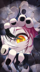 1girl absurdres alternate_eye_color appleblossomtea black_hair black_nails evil_smile fingernails glass glowing glowing_eyes hakos_baelz highres hololive hololive_english long_hair looking_at_viewer mouse_girl multicolored_hair nail_polish red_hair reflection smile solo streaked_hair virtual_youtuber white_hair yellow_eyes rating:General score:8 user:danbooru