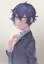  1boy 23i2ko black_suit blue_eyes blue_hair collared_shirt crossed_bangs double-parted_bangs formal_clothes from_side grey_background hair_between_eyes hand_on_own_chest highres kyosuke_sakurai looking_at_viewer male_focus open_mouth shirt short_hair simple_background solo suit tokyo_chronos white_shirt 