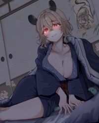  1girl absurdres black_kimono breasts brown_hair cleavage collarbone dark_background glowing glowing_eyes highres indie_virtual_youtuber indoors japanese_clothes kimono large_breasts nimi_nightmare parted_lips punpond red_eyes short_hair smile virtual_youtuber 