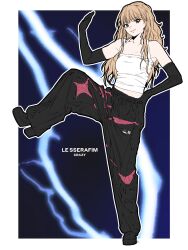  1girl absurdres bambi_surprise black_footwear black_gloves black_pants blonde_hair brown_hair camisole closed_mouth earrings elbow_gloves full_body gloves hand_on_own_hip highres jewelry knee_up le_sserafim long_hair looking_at_viewer loose_pants miyawaki_sakura pants solo white_camisole 