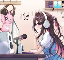  1girl absurdres alternate_costume asymmetrical_sidelocks azki_(hololive) blurry bokeh braid brown_hair closed_mouth colored_inner_hair commentary_request computer_keyboard depth_of_field desk elbows_on_table from-moon from_side hair_intakes hair_ornament hairclip half_up_half_down_braid headphones highres hololive indoors long_hair looking_at_viewer microphone mole mole_under_eye monitor multicolored_hair musical_note pink_hair pioneer_(azki) ponytail profile purple_eyes short_ponytail smile solo speaker upper_body very_long_hair virtual_youtuber 