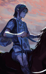  1boy agro_(shadow_of_the_colossus) bandages black_horse blue_eyes cloud cloudy_sky headband highres holding holding_reins horse horseback_riding male_focus orange_sky outdoors poncho red_hair reins riding shadow_of_the_colossus short_hair sky tokumei_wombat wander_(shadow_of_the_colossus) 