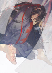  1boy barefoot bishounen black_hair black_hanfu chinese_clothes closed_mouth coat curtains dutch_angle feet foot_focus from_side full_body grey_coat hair_down hair_ribbon half_updo hanfu highres knee_up light_particles long_hair long_sleeves looking_at_viewer looking_down male_focus modao_zushi moirae official_alternate_costume official_alternate_hairstyle red_eyes red_ribbon ribbon robe sidelocks sitting soles solo toes twitter_username very_long_hair watermark wei_wuxian wei_wuxian_(yiling_laozu) wide_sleeves 