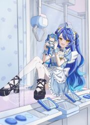  ahoge amamiya_kokoro apron bell blue_hair cleavage_cutout clothing_cutout crane_game fang hair_bell hair_ornament happy highres holding jingle_bell long_hair looking_at_viewer maid maid_apron maid_headdress mini_wings nijisanji o_mo_chi_san open_mouth skin_fang stuffed_toy thighhighs very_long_hair virtual_youtuber white_thighhighs wings x_hair_ornament yellow_eyes 
