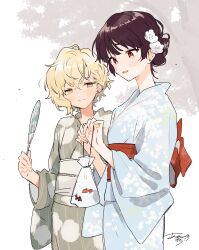  2girls :d aono_nachi artist_name asymmetrical_hair bag bagged_fish blonde_hair blue_kimono blush closed_mouth cloud_print commentary cowboy_shot day earrings fish floral_print floral_print_kimono flower goldfish grey_kimono hair_between_eyes hair_bun hair_flower hair_ornament hand_fan hashtag-only_commentary head_tilt highres holding holding_bag holding_fan japanese_clothes jewelry kimi_ga_shinu_made_koi_wo_shitai kimono light_smile lizzy_seiran long_sleeves looking_at_another looking_down looking_to_the_side maud_ali multiple_girls obi obijime open_mouth orange_eyes outdoors paper_fan print_kimono purple_hair raised_inner_eyebrows red_eyes red_sash sash short_hair side-by-side signature single_hair_bun smile standing striped_clothes striped_kimono stud_earrings tree uchiwa vertical-striped_clothes vertical-striped_kimono white_flower white_sash wide_sleeves yukata yuri 