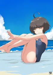  1girl absurdres ahoge bare_legs beach blue_one-piece_swimsuit blue_sky blush breasts brown_eyes brown_hair collarbone commentary_request day highres kantai_collection kishinami_(kancolle) looking_at_viewer new_school_swimsuit ocean one-hour_drawing_challenge one-piece_swimsuit one_eye_closed outdoors sand school_swimsuit short_hair sitting sky small_breasts smile solo swimsuit toplow water wavy_hair yellow_eyes 