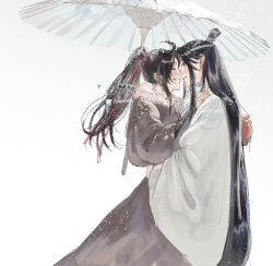  1010923 2boys ahoge black_hair black_hanfu blush chinese_clothes closed_eyes closed_mouth couple face-to-face from_side fur-trimmed_robe fur_trim hair_ribbon hanfu headband high_ponytail highres holding holding_jug holding_umbrella hug imminent_kiss jug_(bottle) lan_wangji long_hair long_sleeves looking_at_another male_focus modao_zushi multiple_boys oil-paper_umbrella parted_lips ponytail profile red_ribbon ribbon robe shared_umbrella sidelocks smile snow snowing topknot twitter_username umbrella very_long_hair watermark wei_wuxian white_background white_hanfu white_headband white_umbrella wide_sleeves winter winter_clothes xiao_guan_(headdress) yaoi 