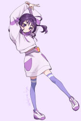 1girl arms_up closed_mouth commentary_request hair_intakes highres hood hood_down hoodie kimi_to_idol_precure kiya_hajime long_hair long_sleeves looking_at_viewer midriff_peek precure puffy_long_sleeves puffy_sleeves purple_eyes purple_hair purple_hoodie purple_skirt purple_thighhighs shigure_kokoro shoes simple_background skirt smile solo standing standing_on_one_leg thighhighs twitter_username v rating:General score:5 user:danbooru
