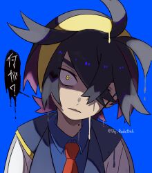 1boy ? ahoge black_hair blue_background blue_shirt collared_shirt colored_inner_hair commentary_request crossed_bangs dripping game_freak hair_between_eyes hair_over_one_eye hairband highres insane jacket kieran_(pokemon) looking_at_viewer male_focus mole mole_on_neck multicolored_hair necktie nintendo one_eye_covered parted_lips pokemon pokemon_sv purple_hair red_necktie shaded_face shirt shrunken_irises upper_body wide-eyed yellow_eyes yellow_hairband yomogi_dango_(sbj_rocketlink)