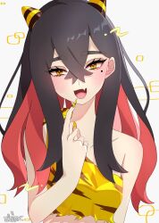 1girl alternate_costume black_hair carmine_(pokemon) colored_inner_hair commentary_request cosplay crossed_bangs eyelashes fang fingernails hair_between_eyes highres long_hair looking_at_viewer lum lum_(cosplay) mole mole_under_eye multicolored_hair ninkou_tan nintendo open_mouth pokemon pokemon_sv red_hair sharp_fingernails simple_background skin_fang smile two-tone_hair upper_body urusei_yatsura white_background yellow_eyes