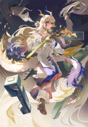 1girl absurdres arknights bare_shoulders beads blonde_hair brown_shoes chinese_commentary closed_mouth commentary dragon_girl dragon_horns dragon_tail earrings floating full_body hair_between_eyes hair_intakes highres holding holding_sword holding_weapon horns jewelry light_particles long_hair looking_at_viewer magic multicolored_hair pointy_ears purple_eyes purple_hair shoe_soles shoes shu_(arknights) solo sue_yanagi-san sword tail weapon white_hair
