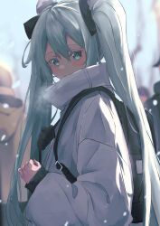 1girl absurdres aqua_eyes backpack bag black_gloves black_ribbon blurry blush breath coat cold commentary_request covered_mouth cropped_torso crowd day depth_of_field dot_nose from_side gloves hair_between_eyes hair_ornament hair_ribbon hatsune_miku highres long_hair long_sleeves looking_at_viewer no_renor_en outdoors partial_commentary people ribbon sidelocks single_glove snowing solo_focus twintails very_long_hair vocaloid white_coat winter winter_clothes winter_coat