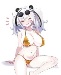 1girl animal_ears arknights bikini black_hair blush breasts cleavage collarbone eyewear_on_head feater_(arknights) gold_bikini golden_week golden_week_bikini grin groin hair_between_eyes half-closed_eyes heka=ton highres large_breasts looking_at_viewer medium_hair multicolored_hair navel notice_lines red_eyes round_eyewear simple_background sitting smile solo streaked_hair sunglasses swimsuit white_background white_hair yellow_bikini