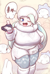 1girl absurdres aqua_pantyhose artist_name blue_eyes blush breasts clenched_hand commentary commentary_request domaguri earrings english_commentary feet_out_of_frame fur_hat gen_8_pokemon gloves green_hair hand_on_own_hip hat highres jewelry korean_commentary korean_text large_breasts long_hair long_sleeves looking_at_viewer mature_female melony_(pokemon) mixed-language_commentary nintendo one_eye_closed open_hand open_mouth outline pantyhose pantyhose_under_shorts pokemon pokemon_swsh shorts snom solo speech_bubble standing sweatdrop thick_eyebrows thick_thighs thighs translation_request twitter_username ushanka white_gloves white_hat white_outline white_shorts yellow_background