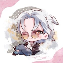 1boy aalto_(wuthering_waves) brown_jacket chibi chibi_only closed_mouth commentary_request denim full_body jacket jeans long_hair looking_at_viewer lt26 male_focus official_alternate_costume one_eye_closed orange_eyes pants parted_bangs round_eyewear shirt signature smile solo sunglasses white_hair white_shirt wuthering_waves