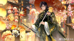 1boy beads black-framed_eyewear black_coat black_hanfu brooch check_copyright chinese_clothes closed_mouth coat coat_on_shoulders collared_coat copyright_request cowboy_shot creature creature_on_shoulder earrings eyelashes falling_petals festival floral_print flower flower_brooch glasses hair_over_shoulder hanfu highres holding holding_lantern holding_umbrella jewelry lantern lapels layered_sleeves light_particles light_smile lips long_hair long_sleeves lotus male_focus night night_sky notched_lapels oil-paper_umbrella on_shoulder original outdoors paper_lantern parted_bangs petals pink_lips prayer_beads purple_hair red_umbrella sky solo spring_(season) standing stud_earrings tassel thick_eyebrows umbrella watermark weibo_watermark wide_sleeves ye_dian_pikaqiu yellow_eyes