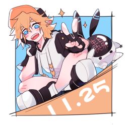 1boy aotu_world baseball_cap black_gloves black_hat black_shoes blonde_hair blue_background blue_eyes blush chinese_commentary chinese_text creature dated drawstring fingerless_gloves gloves hair_between_eyes hand_on_own_face hat hood hoodie indian_style king_(aotu_world) looking_at_viewer male_focus multicolored_hat open_mouth pointy_ears shoes short_hair simple_background sitting smile solo sparkle teeth tokiiiiiiiiiiiii v white_hoodie
