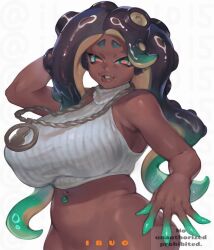 1girl alternate_breast_size arm_at_side arm_behind_head arm_up artist_name asymmetrical_hair bare_arms bare_shoulders bottomless breasts cephalopod_eyes colored_skin covered_erect_nipples cropped_sweater curvy dark-skinned_female dark_skin green_eyes green_skin highres huge_breasts ibouki ibuo_(ibukht1015) jewelry lips long_hair looking_at_viewer marina_(dj_hyperfresh)_(splatoon) marina_(splatoon) mole mole_under_mouth multicolored_skin navel navel_piercing nintendo octoling out-of-frame_censoring parted_lips pendant piercing pink_pupils short_eyebrows sleeveless sleeveless_sweater solo splatoon_(series) splatoon_2 spread_fingers stomach suction_cups sweater tentacle_hair two-tone_skin upper_body very_long_hair