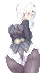 1girl absurdres ahoge ass breasts highres long_hair looking_at_viewer ru_(wtf8malo24) solo thighs white_hair yellow_eyes yixuan_(zenless_zone_zero) zenless_zone_zero