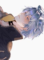 1boy black_choker black_shirt blue_eyes choker commentary_request hair_between_eyes highres honkai:_star_rail honkai_(series) male_focus omces96 phainon_(honkai:_star_rail) shirt short_hair sideways simple_background solo unfinished white_background white_hair