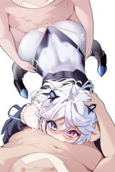 1girl 2boys blue_eyes bodysuit character_request clothed_female_nude_male commentary copyright_request cum cum_in_mouth cum_overflow deepthroat double_penetration english_commentary fellatio group_sex hand_on_another&#039;s_head hetero heterochromia highres hot_vr mmf_threesome multiple_boys nude oral pink_eyes sex sex_from_behind short_hair simple_background subscribestar_logo subscribestar_username threesome torn_bodysuit torn_clothes virtual_youtuber white_background white_bodysuit white_hair