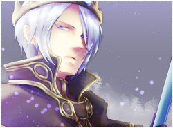 1boy blue_eyes brown_capelet capelet closed_mouth commentary_request crown expressionless gold_trim grey_hair half-closed_eyes looking_at_viewer male_focus picojan_w ragnarok_online short_hair solo upper_body wizard_(ragnarok_online)