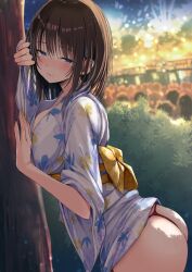 1girl against_tree ass backlighting blue_eyes blurry blurry_background blush breast_press breasts brown_hair closed_mouth clothes_lift come_hither commentary_request cowboy_shot crowd dutch_angle fireworks floral_print from_side highres japanese_clothes kimono kimono_lift large_breasts leaning_forward looking_at_viewer looking_to_the_side mappaninatta medium_hair mole mole_under_mouth night night_sky nose_blush obi original outdoors print_kimono sash seductive_gaze sideways_glance sky solo_focus summer_festival tearing_up thong tree underwear wide_sleeves yukata
