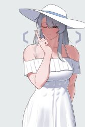 1girl absurdres arm_up artist_name asymmetrical_bangs bare_shoulders breasts closed_mouth collarbone commentary covered_abs cowboy_shot dated_commentary dress eyes_visible_through_hair grey_background grey_hair hair_over_one_eye hair_over_shoulder hat highres index_finger_raised large_breasts light_smile long_hair looking_at_viewer muscular muscular_female obelia_(oddsnail) oddsnail off-shoulder_dress off_shoulder one_eye_closed original red_eyes short_sleeves sidelighting simple_background solo spaghetti_strap standing sun_hat sundress tight_clothes tight_dress twitter_username white_dress white_hat