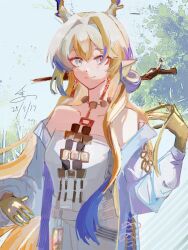 1girl arknights bare_shoulders blonde_hair blue_eyes blue_hair brown_hair chinese_commentary closed_mouth colored_extremities commentary_request cowboy_shot dated dragon_girl dragon_horns earrings grey_hair hair_between_eyes hair_intakes hand_up highres horns jacket jewelry jibochang looking_at_viewer multicolored_hair necklace off_shoulder pointy_ears purple_hair red_pupils shu_(arknights) signature smile solo standing strapless tube_top white_jacket white_tube_top