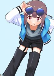 1girl alternate_costume blue_background blue_eyes blunt_bangs brown_hair casual commentary detached_leggings eyewear_lift hand_in_pocket happyundergate highres hozuki_momiji jacket leaning_forward long_sleeves looking_at_viewer multicolored_hair onii-chan_wa_oshimai! open_clothes open_jacket ponytail red_eyes round_eyewear short_hair short_ponytail simple_background smile solo sunglasses two-tone_hair