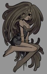 1girl bangle barefoot black_dress black_eyes bracelet breasts brown_hair commentary_request dark-skinned_female dark_skin double_strap_slip dress full_body grey_background hair_censor highres jewelry kakke666 korean_commentary long_hair looking_at_viewer missing_eye original simple_background small_breasts solo tentacle_hair torn_clothes torn_dress very_long_hair