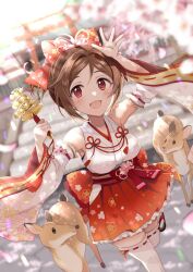 1girl arm_up armpits bare_shoulders bell blurry blurry_background blush bow breasts brown_hair collarbone day deer detached_sleeves domyoji_karin dress_bow falling_petals floral_print_bow floral_print_ribbon floral_print_shirt floral_print_sleeves frilled_skirt frills gum_(vivid_garden) hair_bow hair_ribbon hand_up highres holding idolmaster idolmaster_cinderella_girls idolmaster_cinderella_girls_starlight_stage japanese_clothes jingle_bell kagura_suzu kimono kimono_skirt long_sleeves looking_at_viewer medium_breasts messy_hair miko open_hand open_mouth outdoors petals pleated_skirt red_bow red_eyes red_ribbon red_skirt ribbon ribbon-trimmed_sleeves ribbon-trimmed_thighhighs ribbon_trim sandals short_hair shrine skirt sleeveless sleeveless_kimono smile solo stairs standing standing_on_one_leg tabi thighhighs torii white_kimono white_thighhighs wide_sleeves zettai_ryouiki zouri