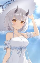 1girl absurdres bag bare_shoulders black_horns blue_archive blue_sky blurry blurry_background breasts cleavage closed_mouth cloud cloudy_sky commentary dress grey_hair hand_on_headwear hat highres horns jei_(user_tckk7448) looking_at_viewer sena_(blue_archive) sena_(casual)_(blue_archive) shoulder_bag sky solo sun_hat white_dress yellow_eyes
