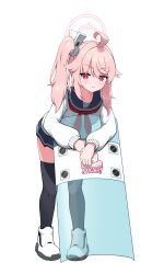 Rule 34 | 1girl, ahoge, black thighhighs, blue archive, brown hair, full body, hair ornament, hairclip, highres, leaning forward, looking at viewer, miniskirt, natsu (blue archive), pigeon-toed, red eyes, riot shield, school uniform, serafuku, shield, side ponytail, simple background, skirt, smile, solo, thighhighs, white background, white serafuku, yuni yuni, zettai ryouiki