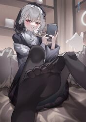 1girl absurdres beret black_hat black_jacket blush book braid commentary earendel_(jishenkong_jihua) feet foot_focus grey_hair hat highres holding holding_book indoors jacket jishenkong_jihua long_sleeves looking_at_viewer miku_rasha no_shoes on_bed pillow red_eyes sitting smile smirk soles solo toes virtual_youtuber