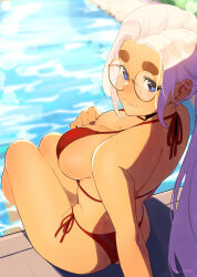 1girl ass bikini blue_eyes breasts commentary day english_commentary from_behind front-tie_bikini_top front-tie_top glasses highres june_(squeezable) large_breasts long_hair looking_at_viewer mole mole_on_breast original outdoors poolside red_bikini round_eyewear side-tie_bikini_bottom simple_background smile soaking_feet solo squeezable_(squeezabledraws) string_bikini swimsuit thick_eyebrows white_hair