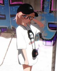 +_+ 1girl 3d alternate_hairstyle arm_at_side arm_behind_head baseball_cap black-framed_eyewear black_bag black_hat blender_(medium) blonde_hair blush bright_pupils cel_rendering closed_mouth clothes_writing cowboy_shot day dot_mouth dot_nose english_text expressionless glasses graffiti hand_up hat highres looking_at_viewer multicolored_eyes multicolored_hair no_pants orange_hair outdoors pink_eyes print_shirt purple_eyes rinne_(rinrinne) rinrinne rinrinne39_(artist) shirt short_hair short_sleeves solo standing streaked_hair t-shirt virtual_youtuber wall white_pupils white_shirt