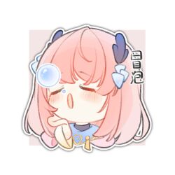 1girl black_shirt blue_collar blue_horns chibi chinese_commentary chinese_text closed_eyes collar commentary_request cropped_torso dragon_horns hair_ornament hand_on_own_cheek hand_on_own_face horns huizi light_blush long_hair loose_hair_strand nikki_(nikki) nikki_(series) nose_bubble open_mouth outline pink_background pink_hair second-party_source shirt sleepy small_horns solo tassel translation_request turtleneck turtleneck_shirt two-tone_background white_background white_outline yunjian